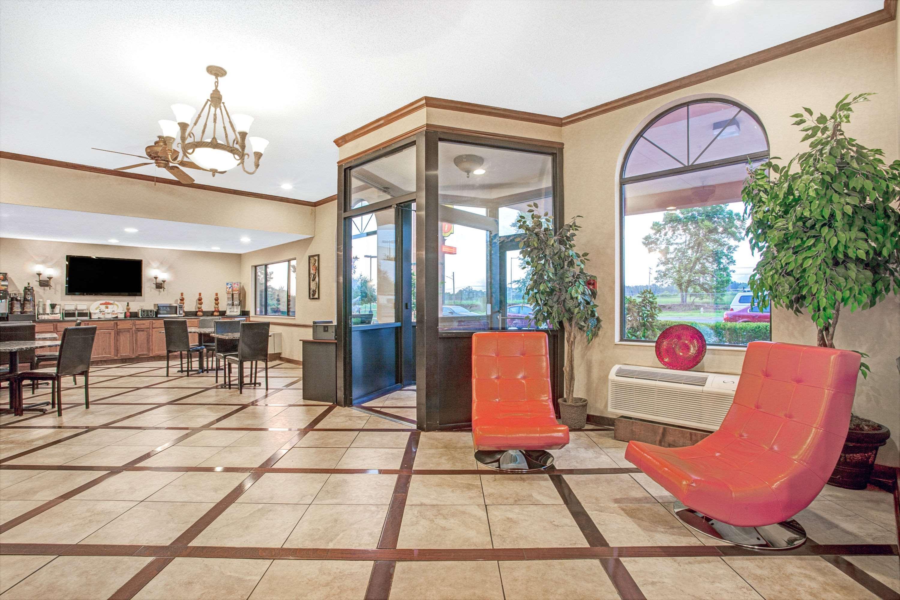 Hotel Super 8 By Wyndham Clinton Exterior foto